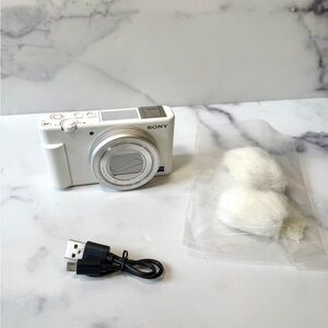 Sony ZV-1 4K White Vlogging Camera w/ Box + Windscreen Zeiss Lens Excellent